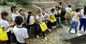 La espy juega medio ambiente